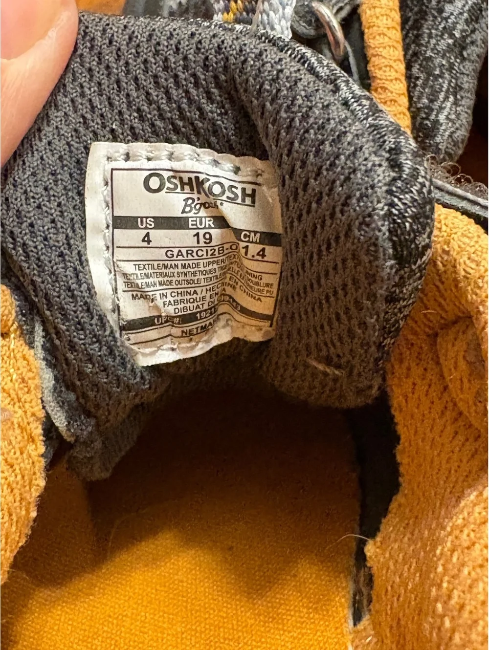 OshKosh B'gosh Toddler Boy Hiking Shoes Size 4 Gray Yellow NWT
